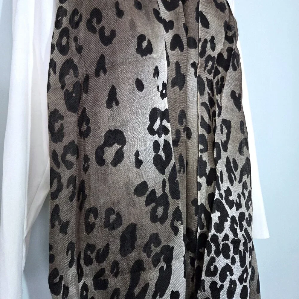 NWOT Lightweight Cheetah Animal Black & Gray Print Scarf